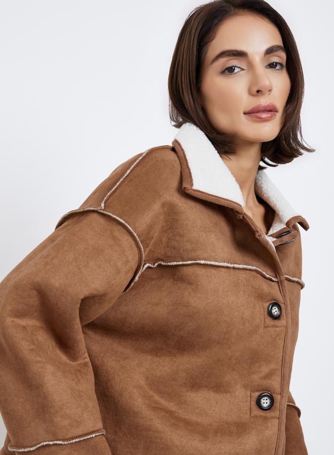 ستايلي جاكيت بقصة بوكسي وجلد سويدي مع فرو صناعي - Image 3