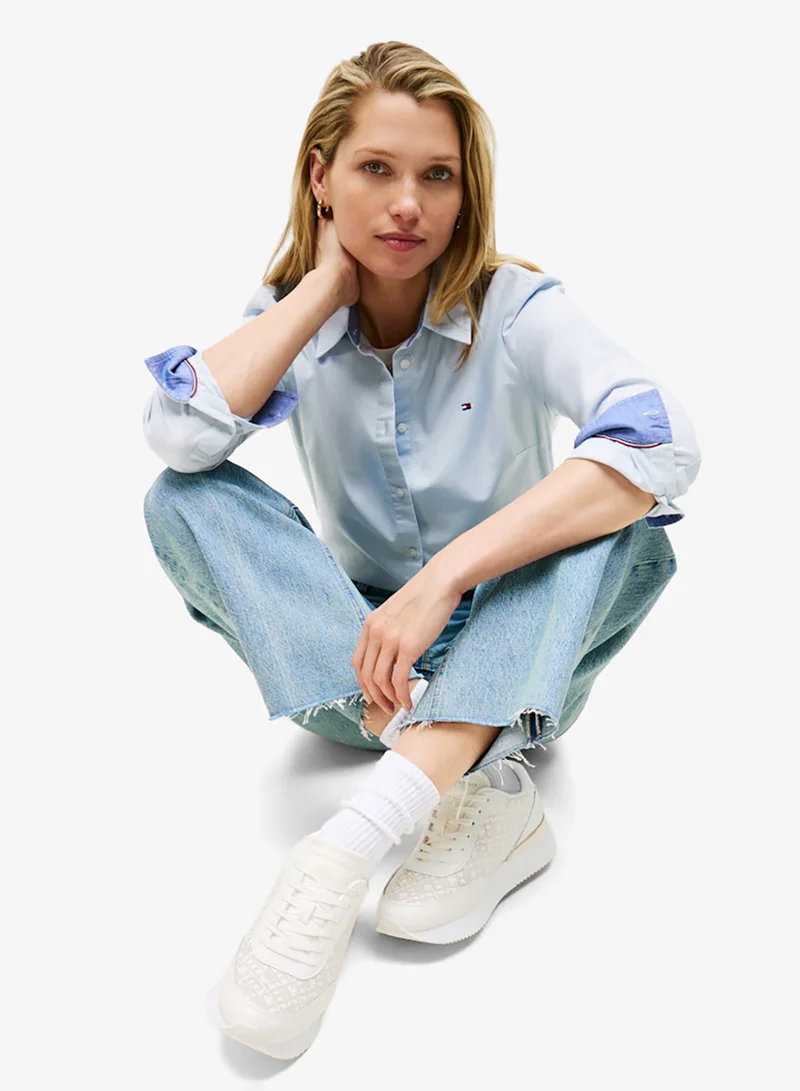 تومي هيلفيغر عدّاء أنيق بحروف اسمية