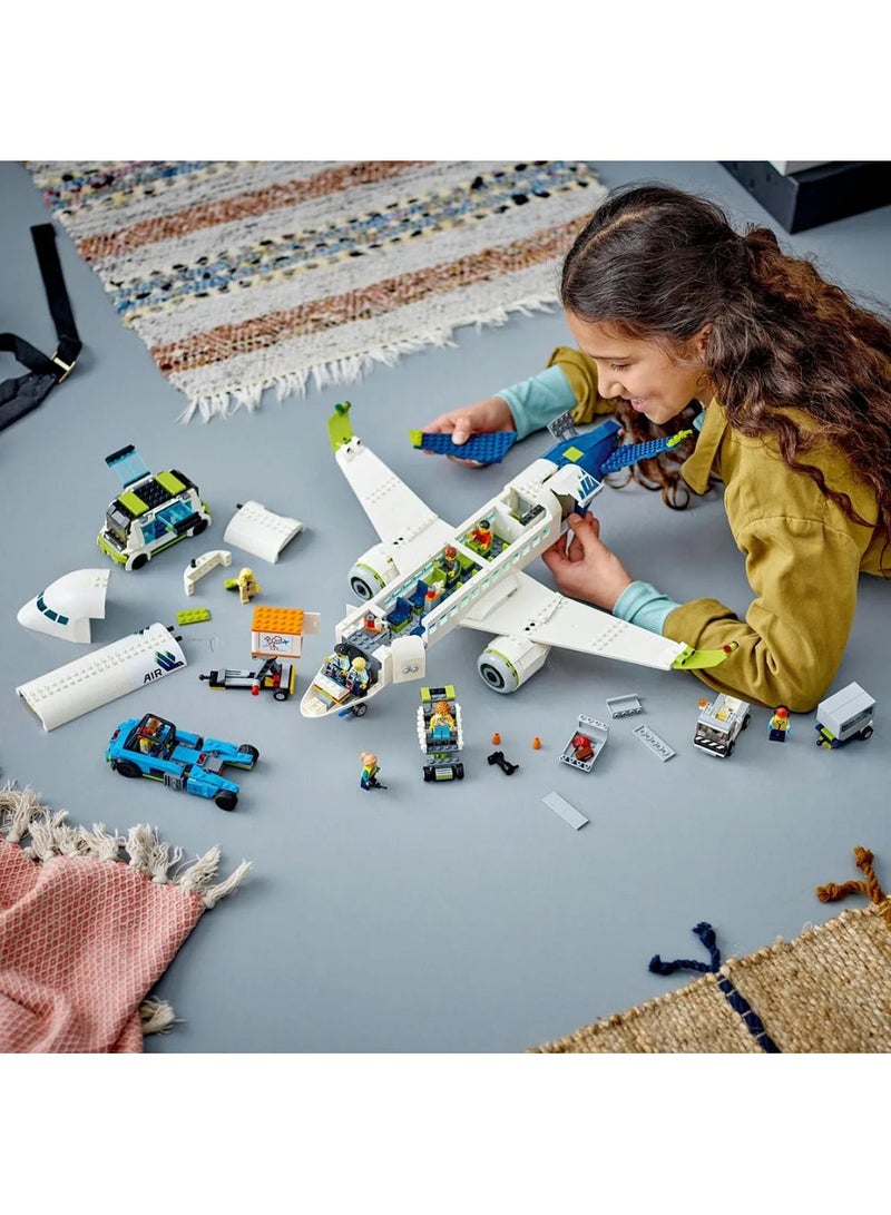 LEGO City Passenger Aeroplane 60367 - 913 Pieces - Image 3