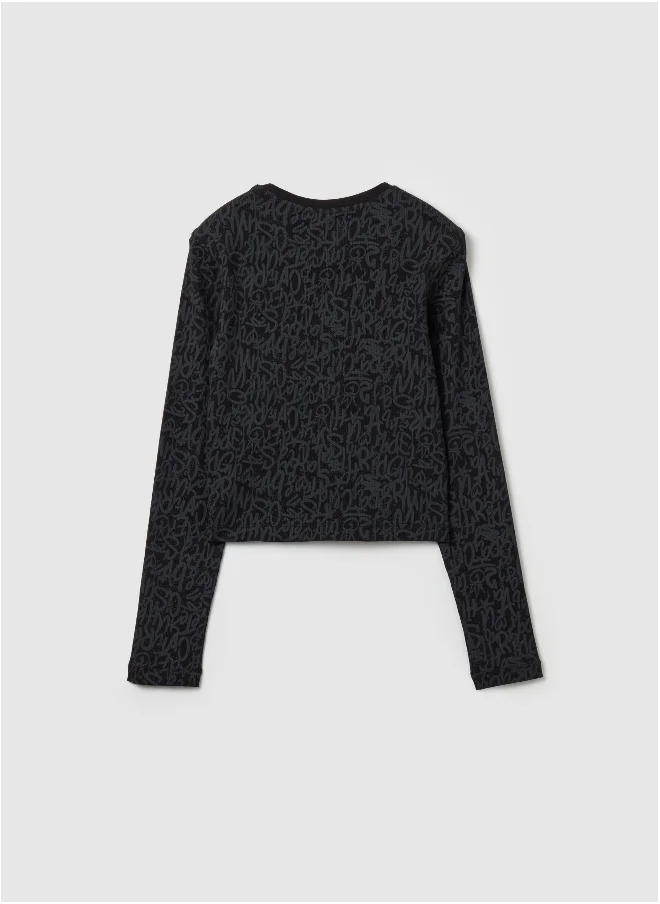 او في اس T-shirt with printed lettering and long sleeves