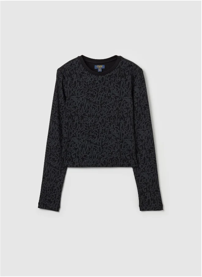 او في اس T-shirt with printed lettering and long sleeves