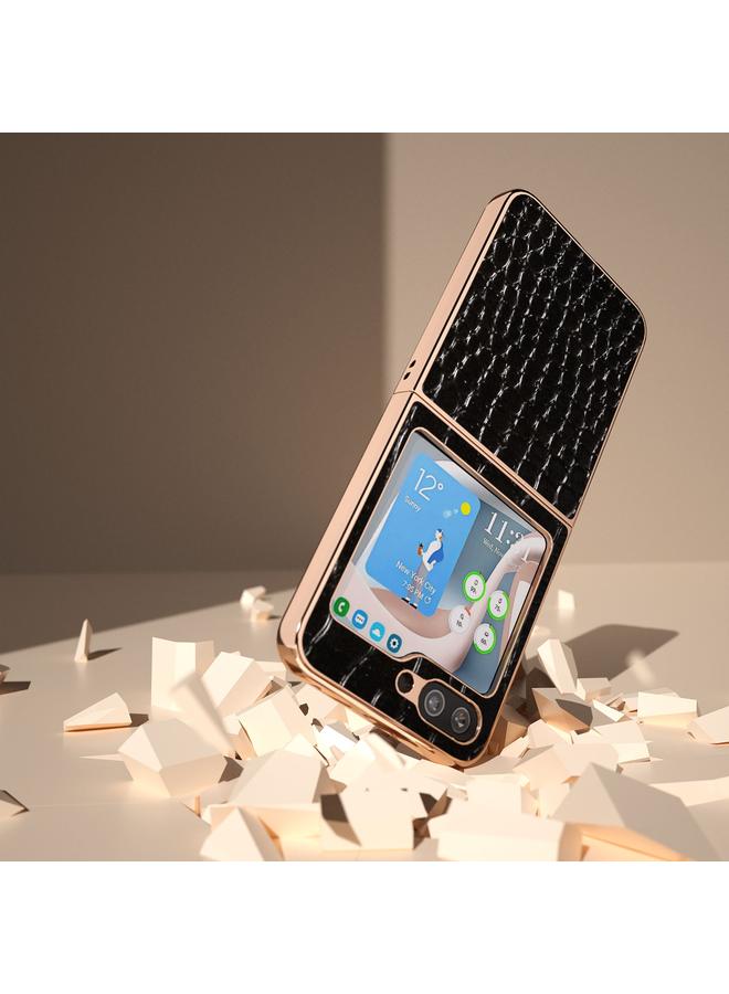 اس-توب جراب لهاتف Samsung Galaxy Z Flip5 مصنوع من جلد التمساح الأصلي مع طلاء كهربائي نانوي - Image 4