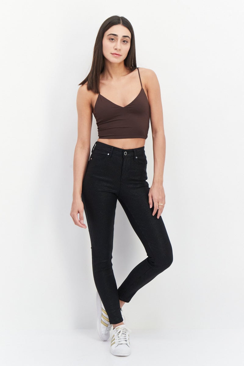 GUESS بنطلون جينز ضيق لامع للنساء، أسود - Image 2