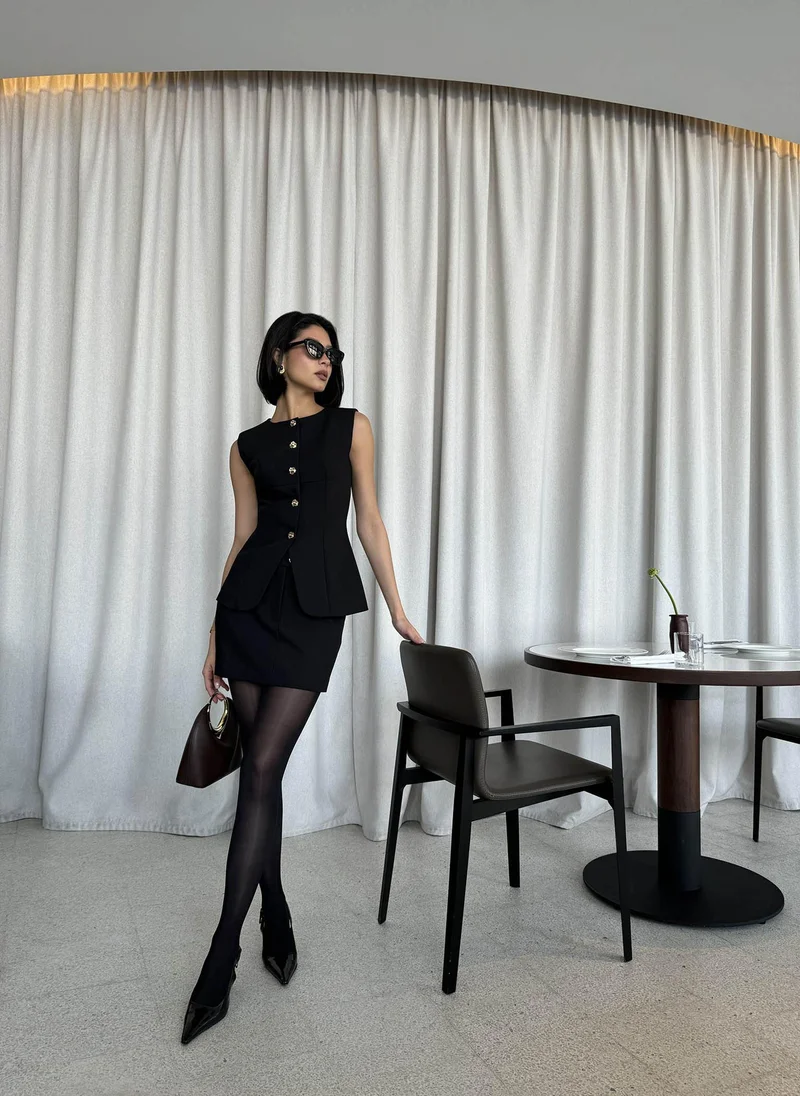 Lichi Straight mini skirt with flower buttons