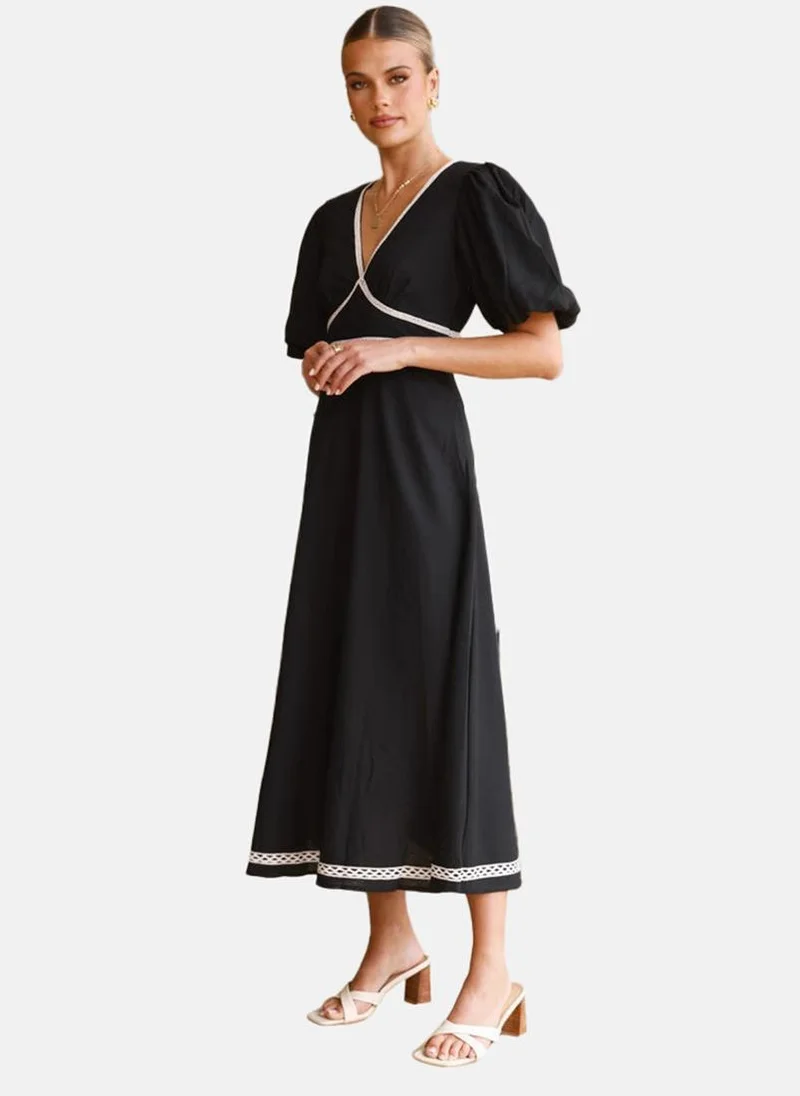 YUNIQEE Black Fit & Flare V Neck Solid Dress
