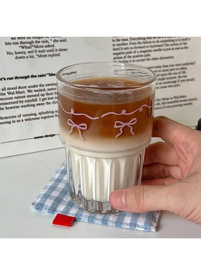 كوب زجاجي أنيق بسعة ‎380‎ مل مع نقش فيونكة لطيفة – تصميم مبتكر قابل للتكديس، مثالي لعصير الفواكه أو القهوة الباردة أو الحليب أو الشاي أو الحلوى - view 5