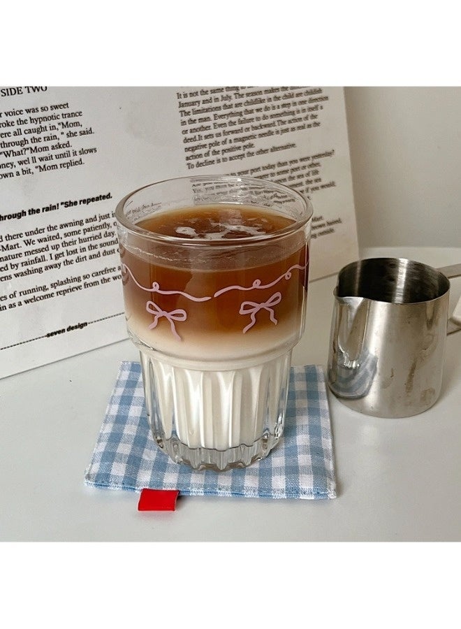 كوب زجاجي أنيق بسعة ‎380‎ مل مع نقش فيونكة لطيفة – تصميم مبتكر قابل للتكديس، مثالي لعصير الفواكه أو القهوة الباردة أو الحليب أو الشاي أو الحلوى - view 4