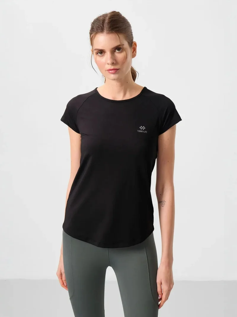 تومي لايف TOMMY Women's Short-Sleeve Crew Neck T-Shirt