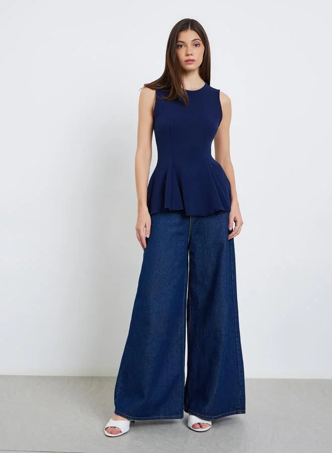 ستايلي بلوزة كحلي مُحاك بلا أكمام بقَصَّة حافة الكشكشة