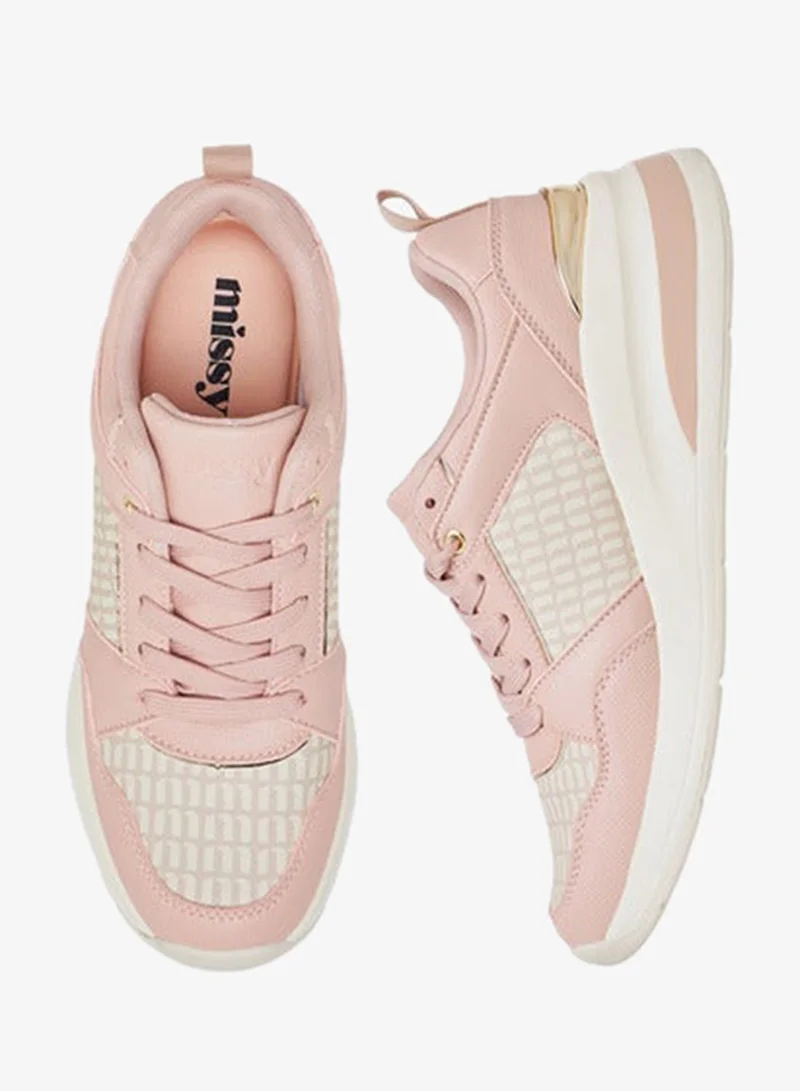 ميسي سنيكرز نسائي بطبعة شعار مع إغلاق برباط