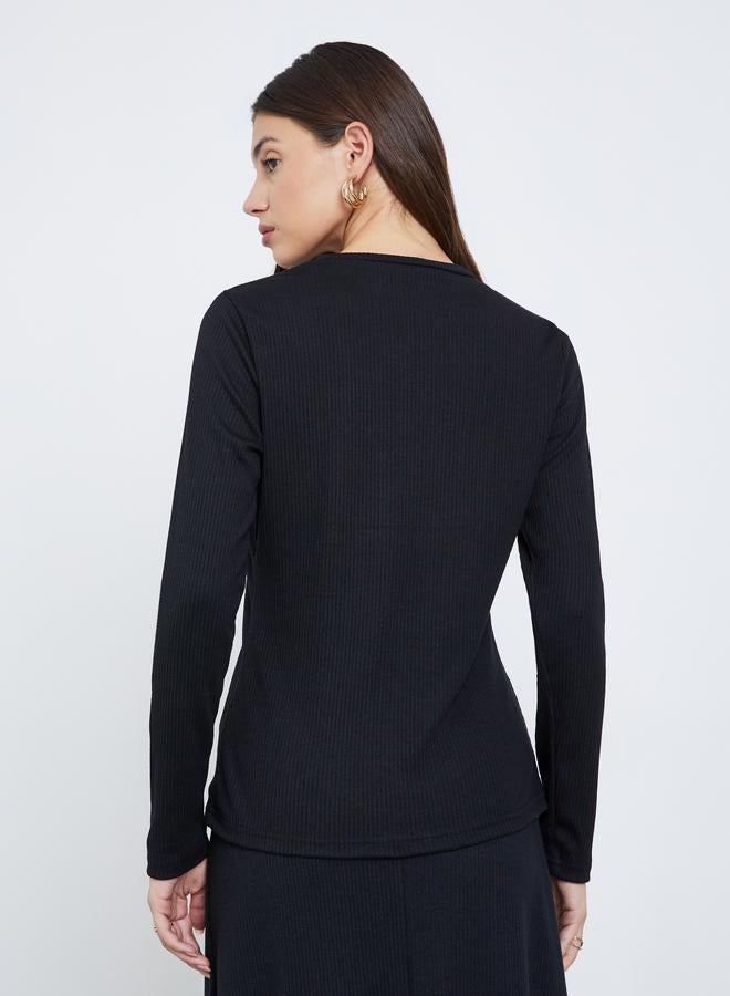 ستايلي بلوزة محبوكة بتفاصيل أزرار - Image 5