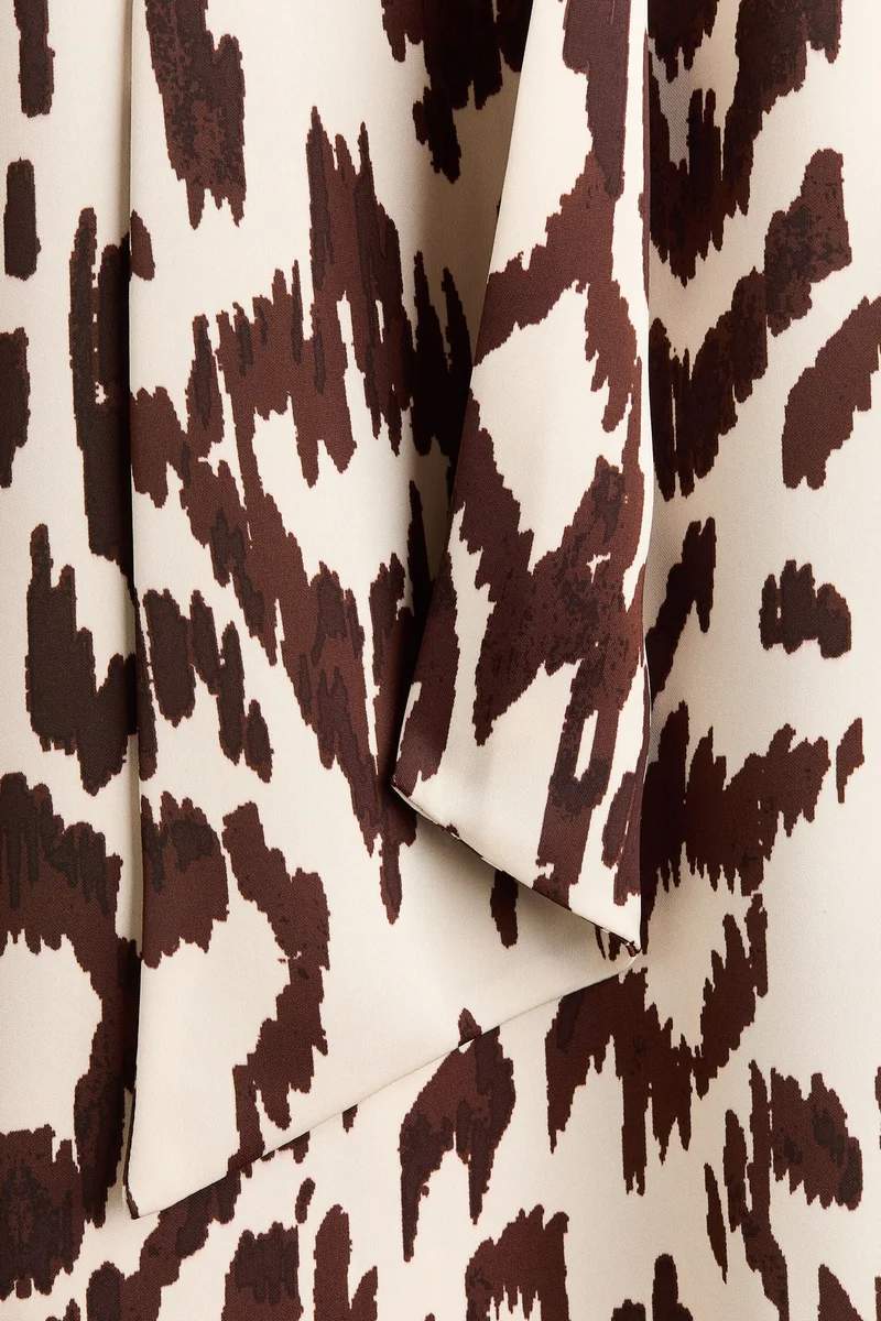 اتش اند ام فستان ماكسي بتصميم على شكل وشاح