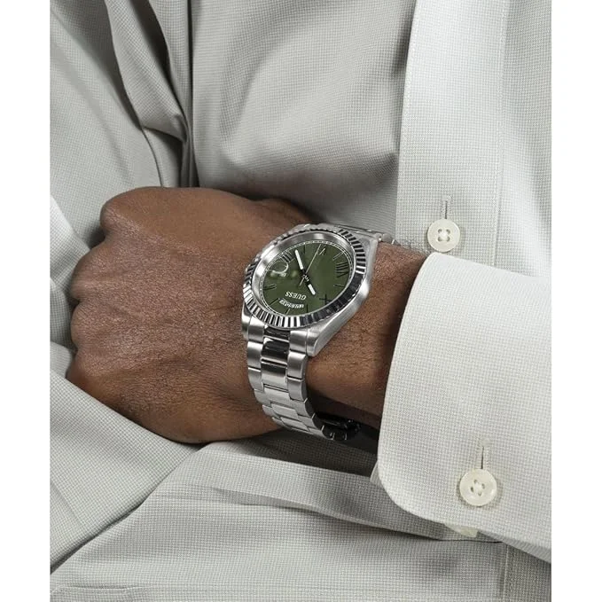 GUESS GUESS Men Round Dial Analogue & Water Resistant Man's Wrist Watches