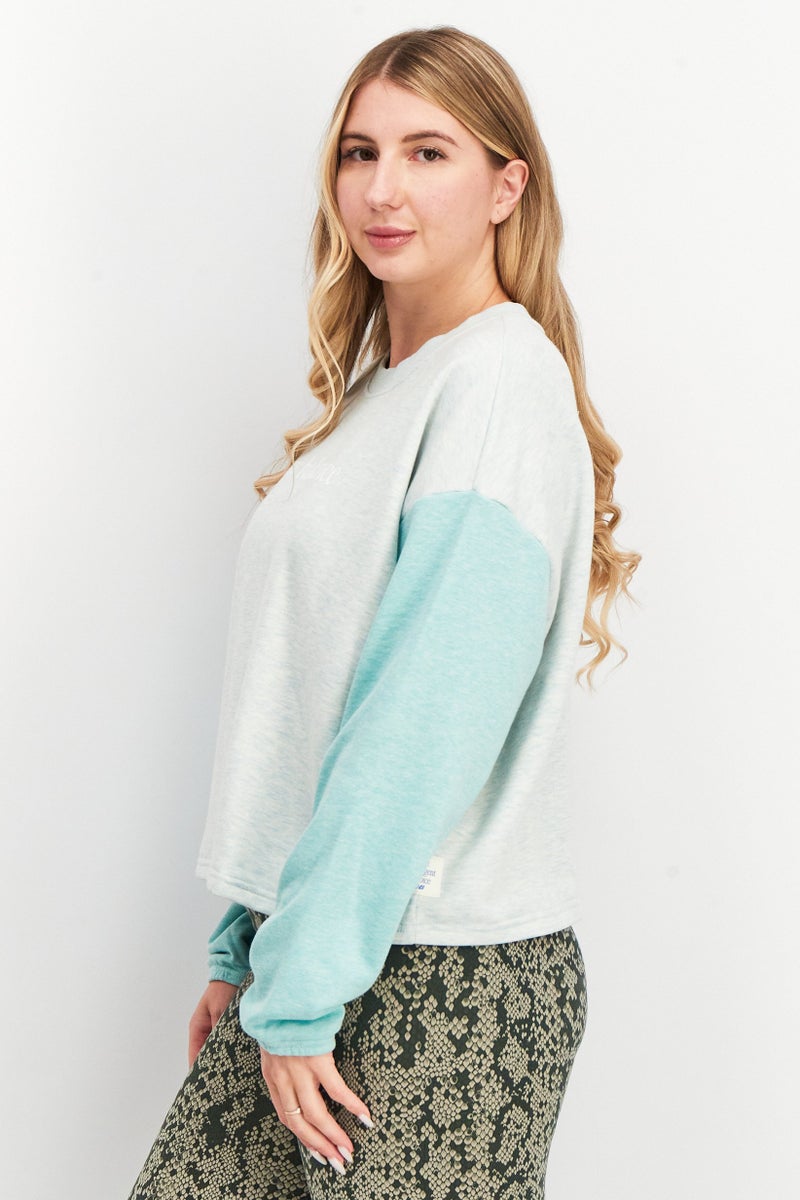 New Balance Women Oversized Long Sleeve Training Sweatshirt, Mint - Image 3
