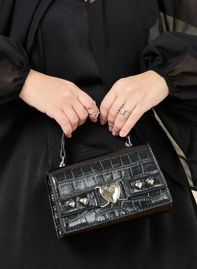Styli Textured Heart Buckle Trim Chain Handbag
