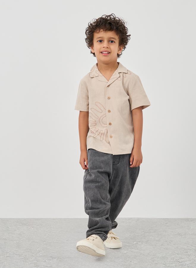 ستايلي قميص بأكمام قصيرة وياقة منتجع مطرز - Image 2