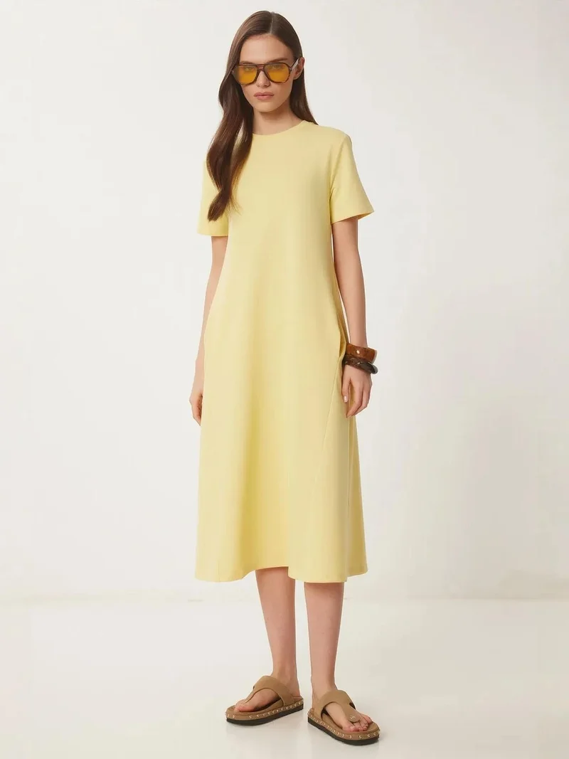 السعادة في إسطنبول ISTANBUL Midi Dress with Short Sleeves and Crew Neck