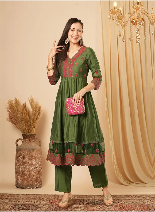 جلو باص Sequined Embroidered Scalloped Hem Kurta With Elasticated Pants Set