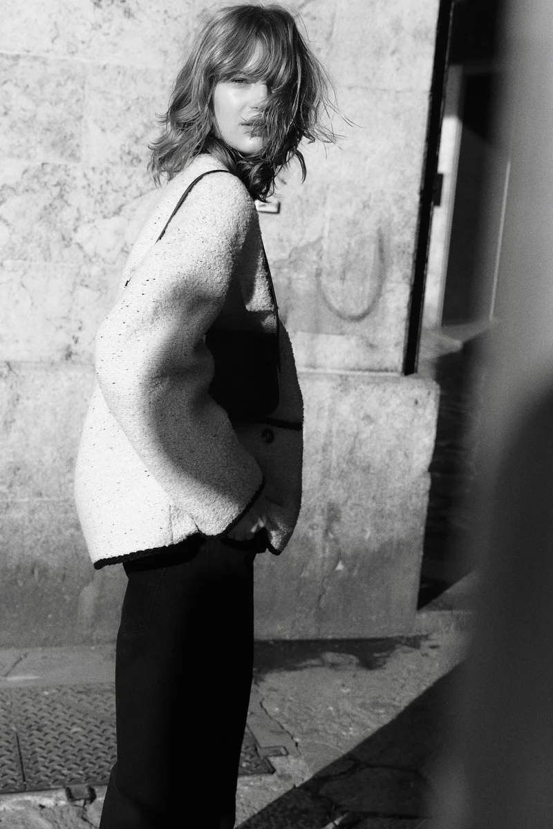 اتش اند ام جاكيت بفتحة رقبة على شكل حرف  من البوكلي