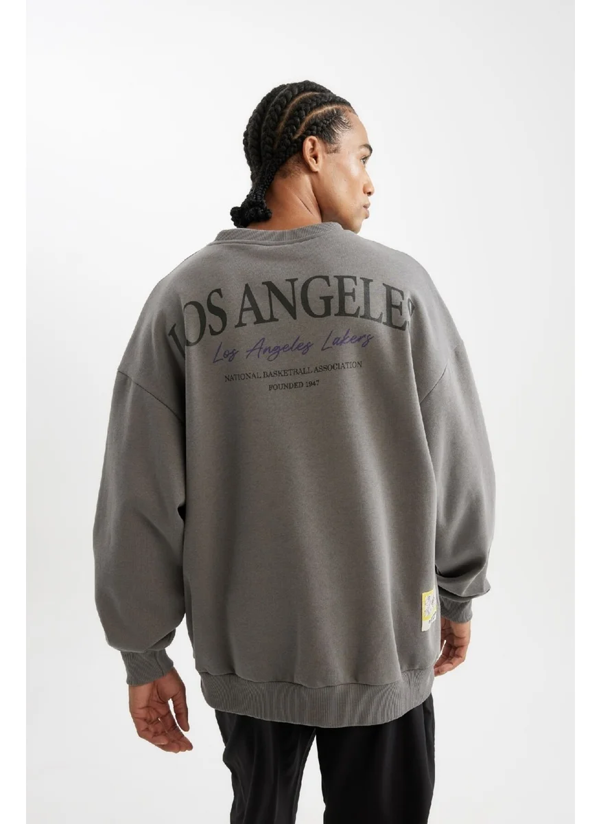 ديفاكتو Fit NBA Los Angeles Lakers Oversize Wide Pattern Crew Neck Thick Sweatshirt C9254AX24AU