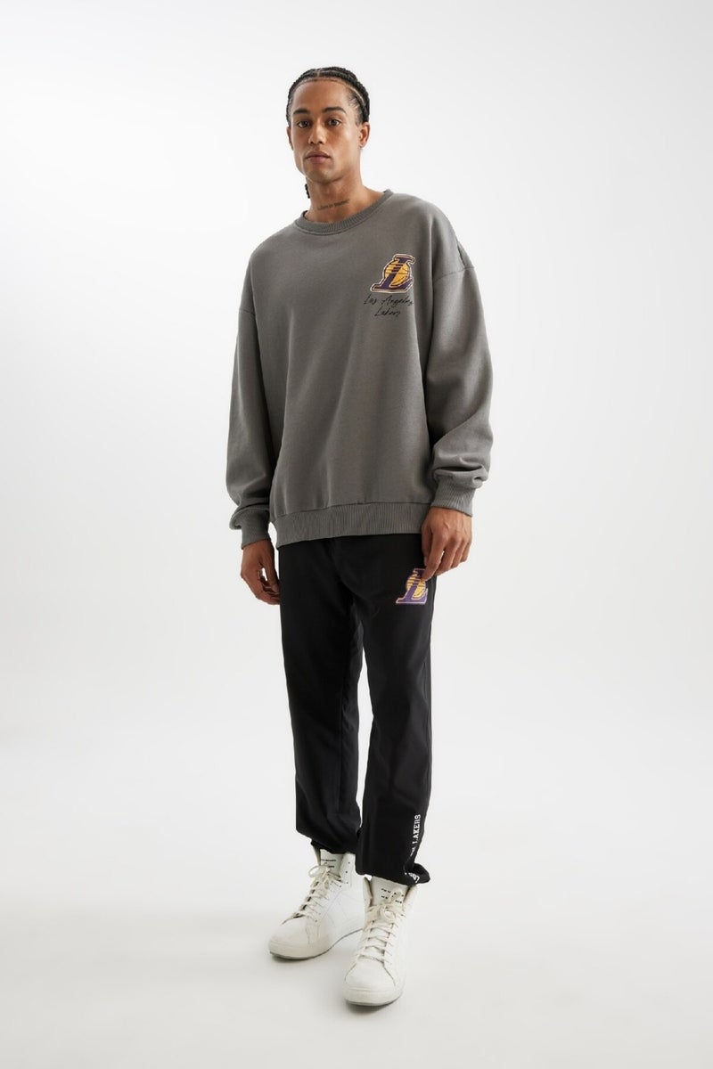 DeFacto Fit NBA Los Angeles Lakers Oversize Wide Pattern Crew Neck Thick Sweatshirt C9254AX24AU  - Image 2