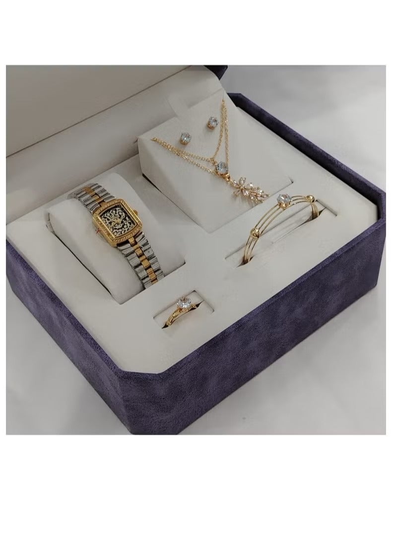 Women's watch with a bracelet and a ring made of zircon
