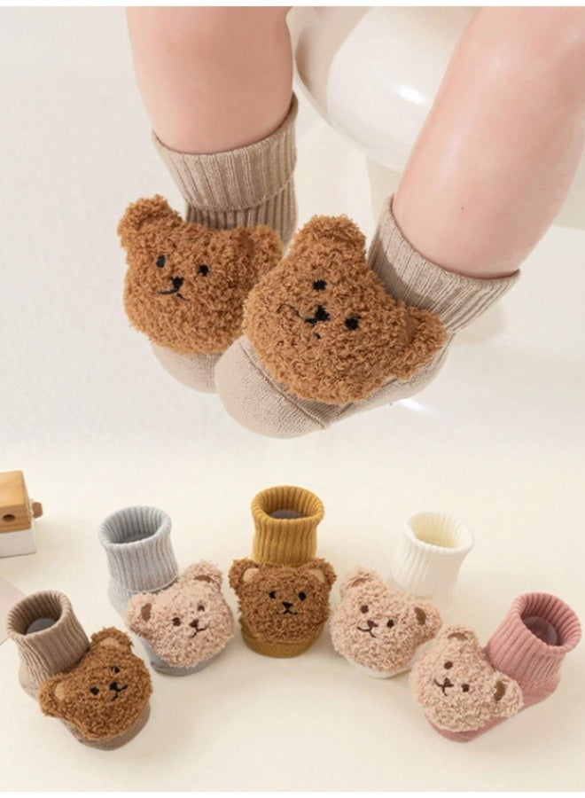 جوارب أطفال رائعة مزينة بدمية دب ثلاثية الأبعاد، مع مقابض مانعة للانزلاق، وأساور كاحل قطنية ناعمة مضلعة، وزينة حيوانات قطيفة لطيفة لحديثي الولادة والرضع. - Image 2