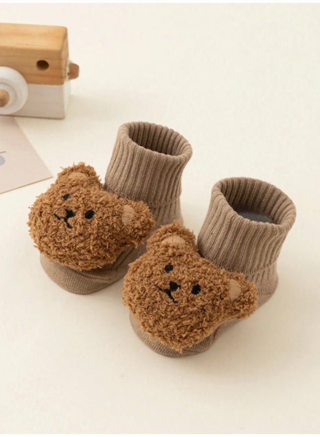 جوارب أطفال رائعة مزينة بدمية دب ثلاثية الأبعاد، مع مقابض مانعة للانزلاق، وأساور كاحل قطنية ناعمة مضلعة، وزينة حيوانات قطيفة لطيفة لحديثي الولادة والرضع. - Image 5