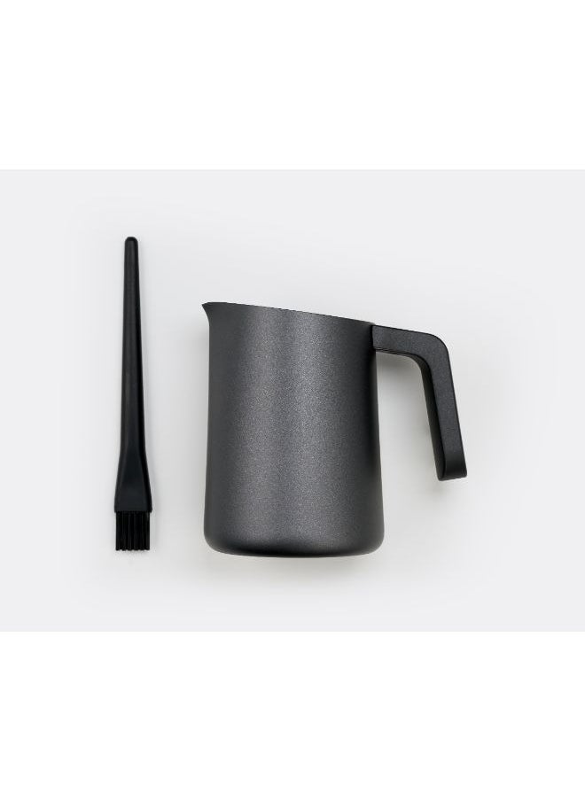 subminimal FlowTip Milk Jug (450ml/15oz) - Advanced Design Milk Jug w/ Ergonomic & Heat Resistant Handle, StoveTop Compatible, Stainless Steel, Smooth Neck & Sharp Tip - Black  - Image 5