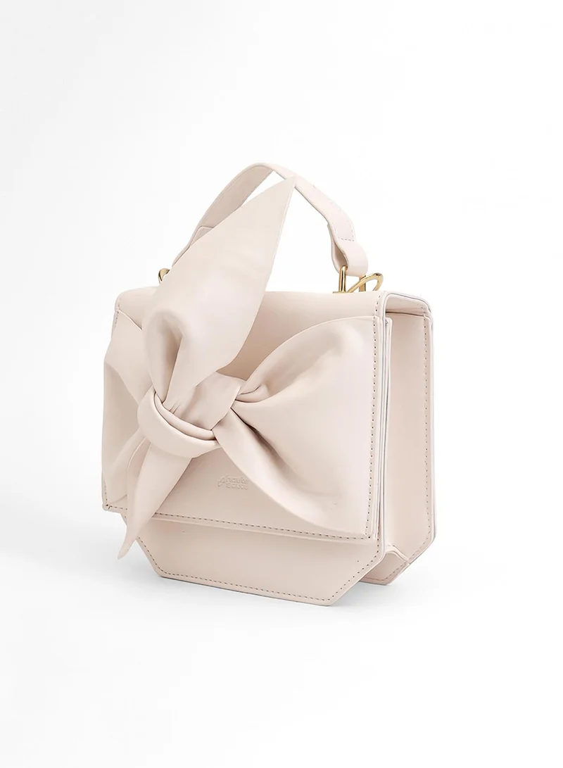 Haute Sauce Solid Magnet Lock Regular Vegan Leather Hand Bag For Women