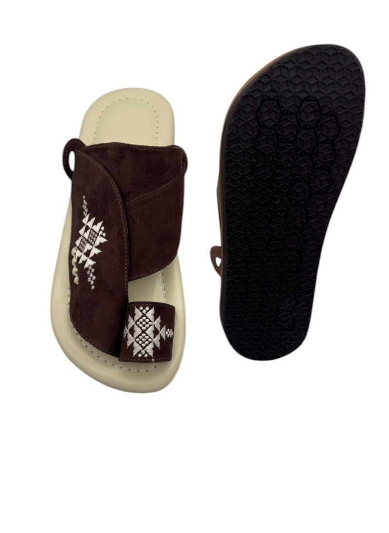 AL Fanoos Classic Arabic Slippers  - Image 4