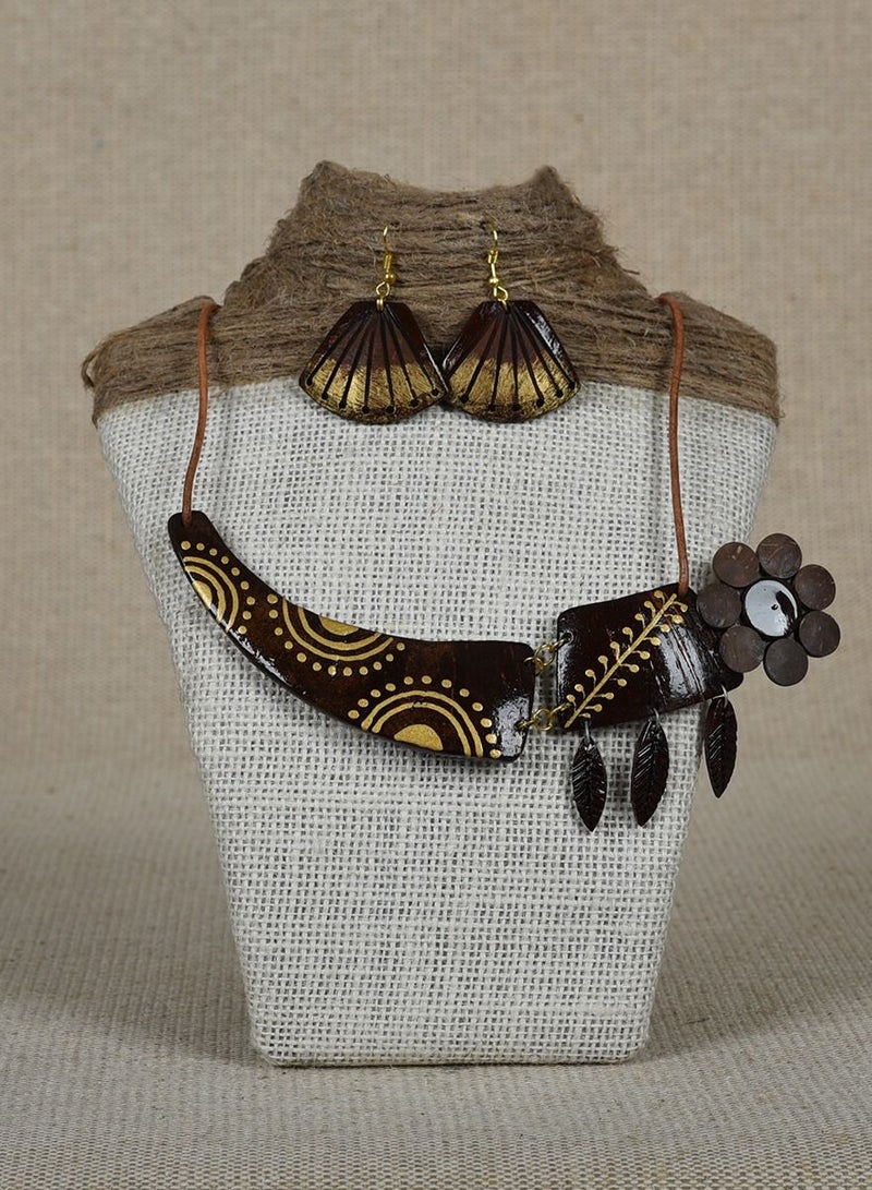 N & H N& H Handcrafted Coconut Shell Sea Shell Tribal Style Flower Sword Shaped Necklace Set  - Image 1