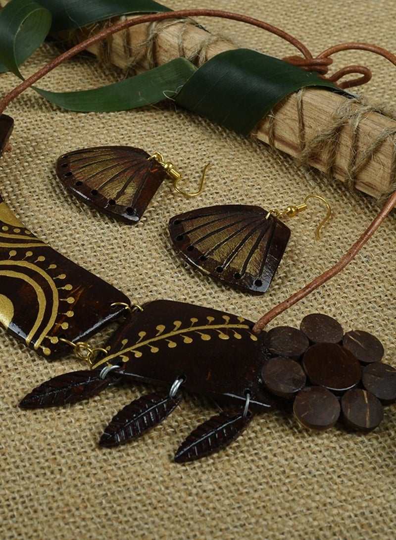 N & H N& H Handcrafted Coconut Shell Sea Shell Tribal Style Flower Sword Shaped Necklace Set  - Image 4