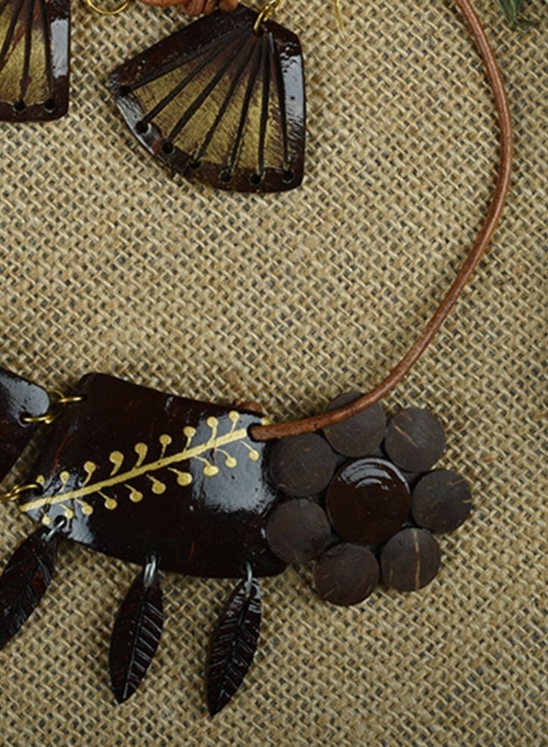 N & H N& H Handcrafted Coconut Shell Sea Shell Tribal Style Flower Sword Shaped Necklace Set  - Image 5
