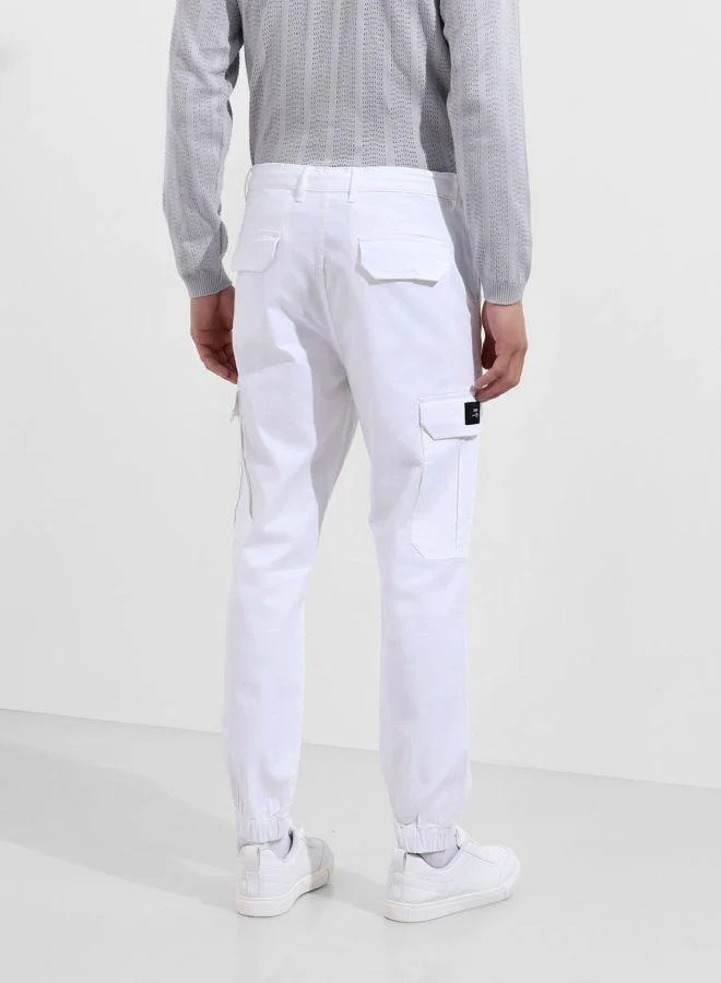 شركة المرآب الهندية Men Regular Fit Solid Cargo Pocket Mid-Rise Cargo Trousers