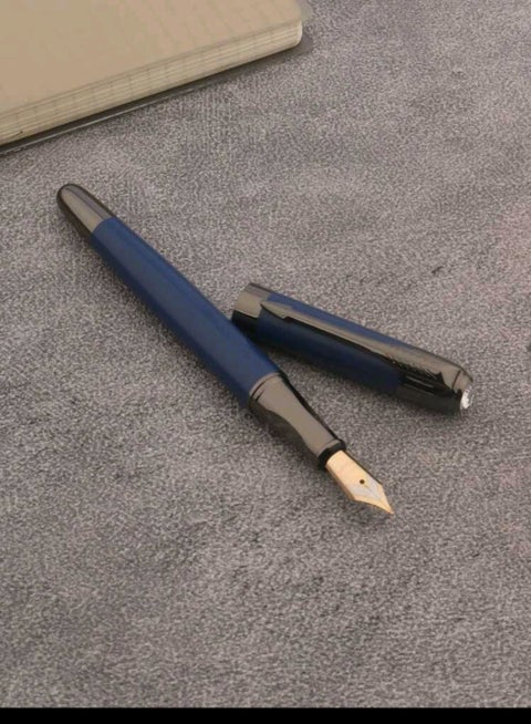 Feather tip calligraphy pen