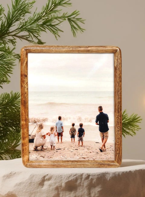 إطار صورة مصنوع يدويًا من الخشب الطبيعي بحجم 22x27 سم.