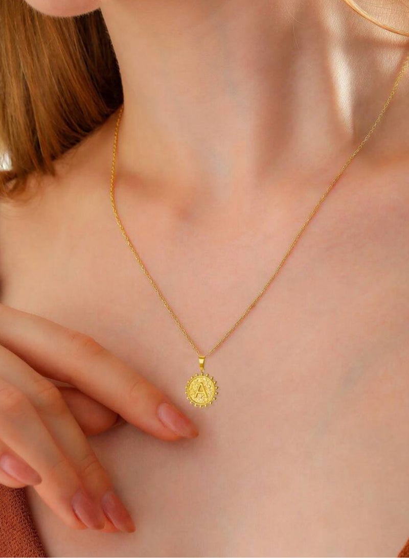 إيكوال سلسال نسائي مصنوع من الاستانلس ستيل مطلي باللون الذهبي بتصميم حرف - Image 2