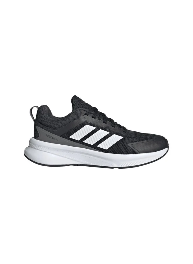adidas أحذية رياضية فورتارون . جي يو للأطفال باللون الأسود
