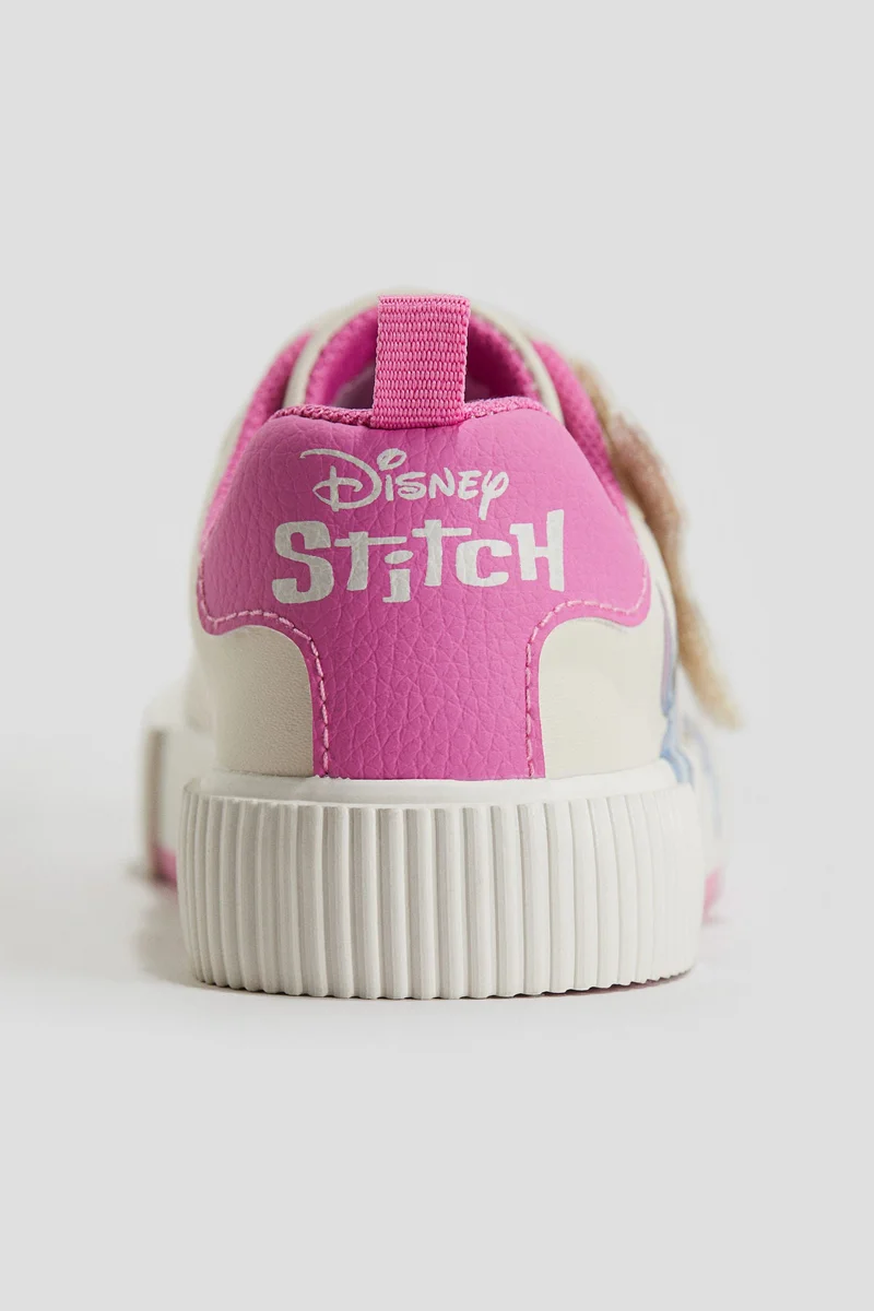 اتش اند ام حذاء رياضي مزين بطبعة