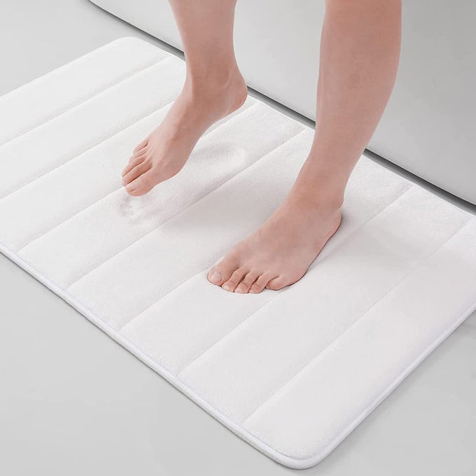 MEMORY FOAM BATH MAT 24 X 16 ULTRA SOFT AND NONSLIP BATHROOM RUGS WATER ABSORBENT AND MACHINE WASHABLE BATH RUG FOR BATHROOM SHOWER AND TUB WHITE