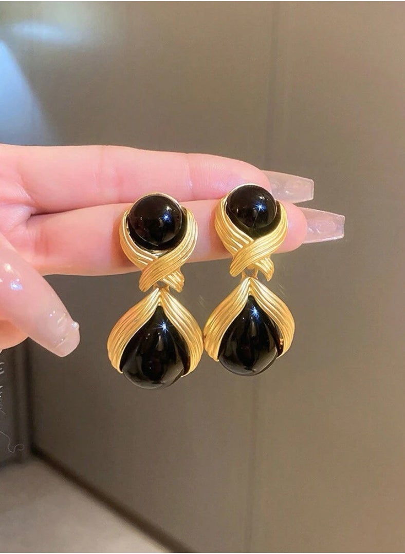 Dangle Charms Trendy And Elegant Earrings For Women  - Image 3