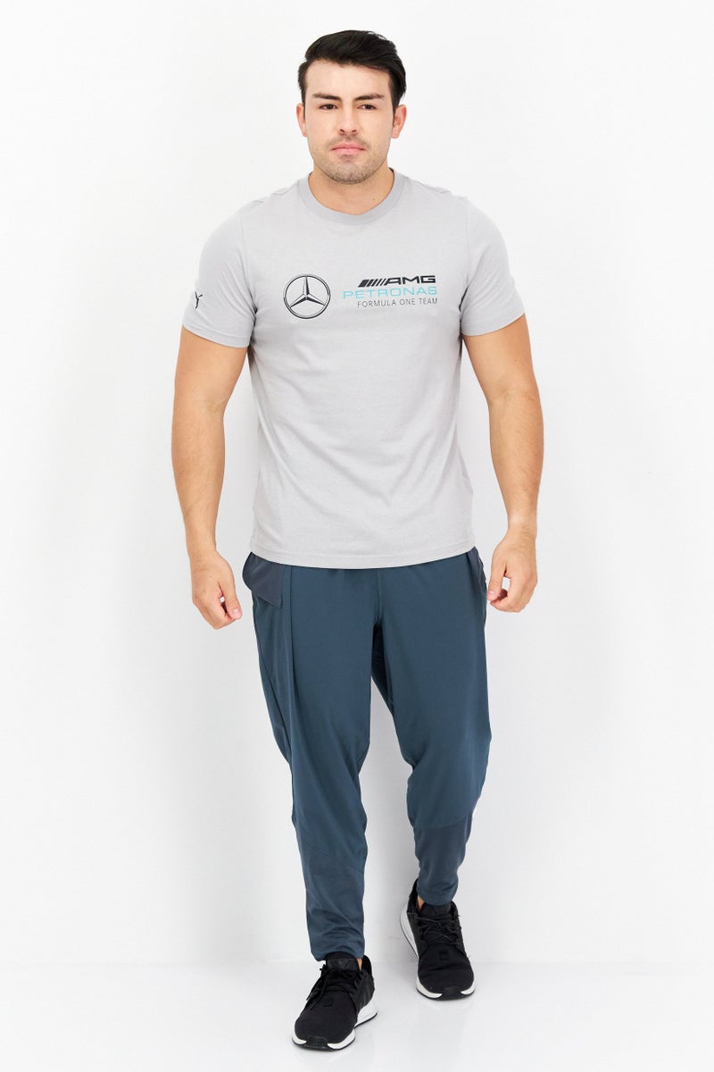 PUMA تي شيرت تدريب قصير الأكمام للرجال من بومة × مرسيدس AMG، رمادي - Image 3