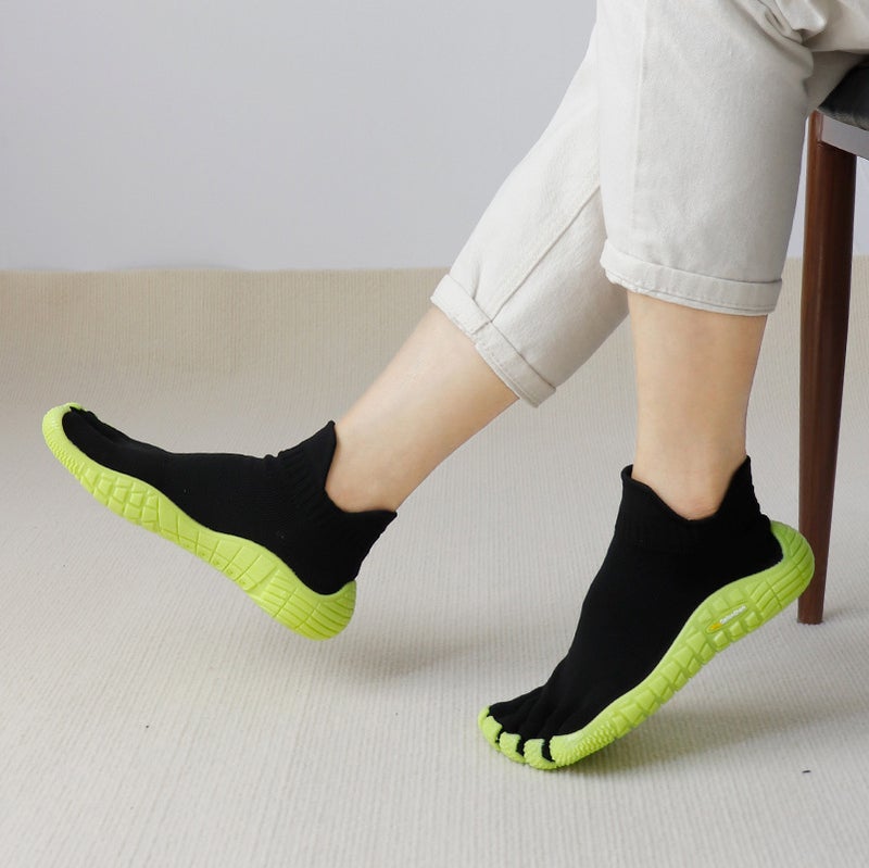 GallonShark Unisex Barefoot Training Five Finger Shoes - Image 1