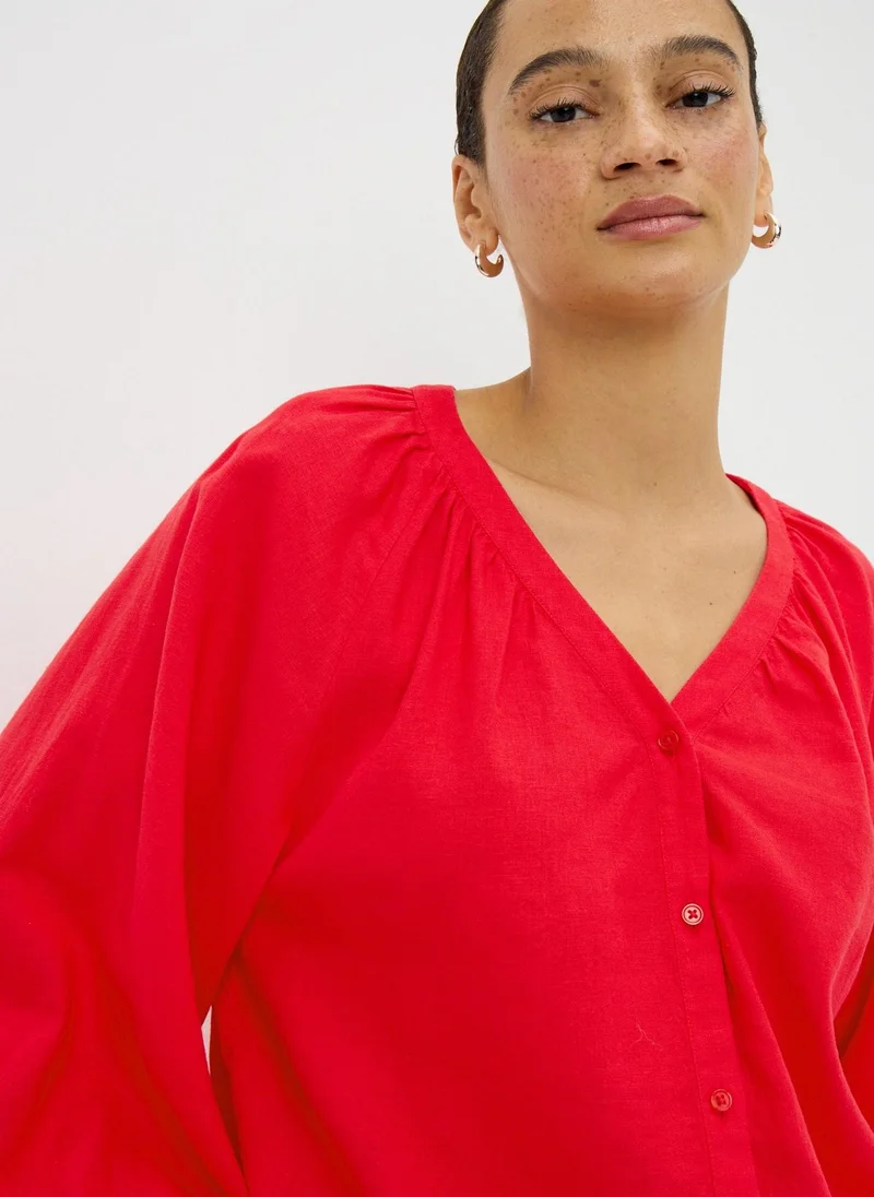 ماتلان بلوزة كتان حمراء غنية بكسرات