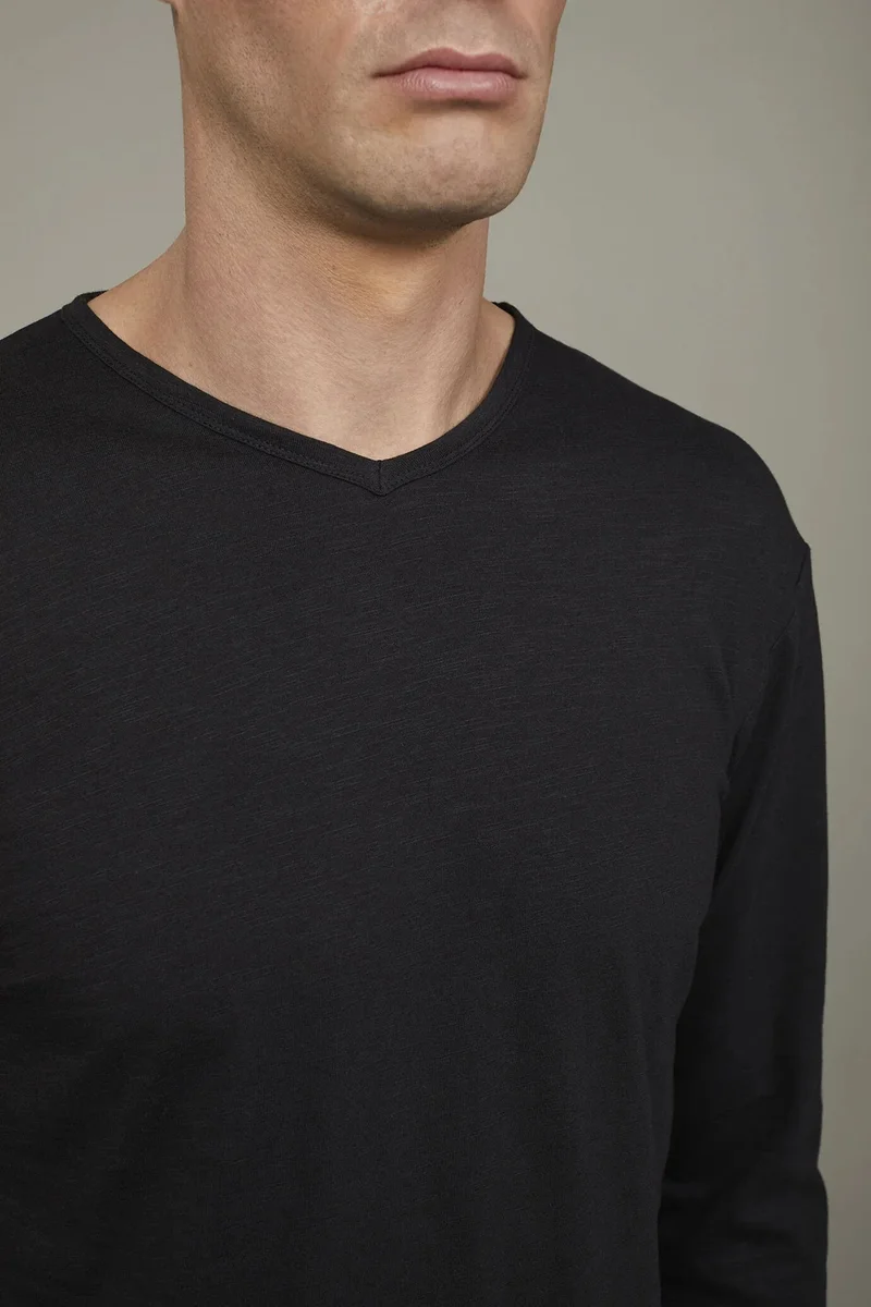 Doppelganger Black Men's v-neck t-shirt 100% flamed-effect cotton with long sleeves regular fit - Black for Men | Best Price UAE