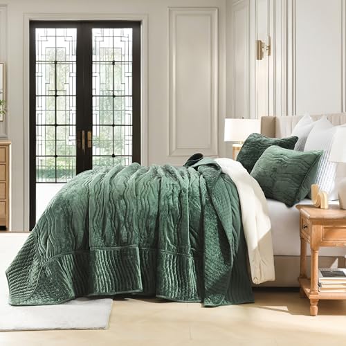 AJOCCI Velvet California King Size Quilt, Oversized California Comforter Set Emerald Green Bedding Set (118”*106”) with 2 Pillow Shams, Luxurious Quilt Set,All-Season 3 Pieces - Image 3