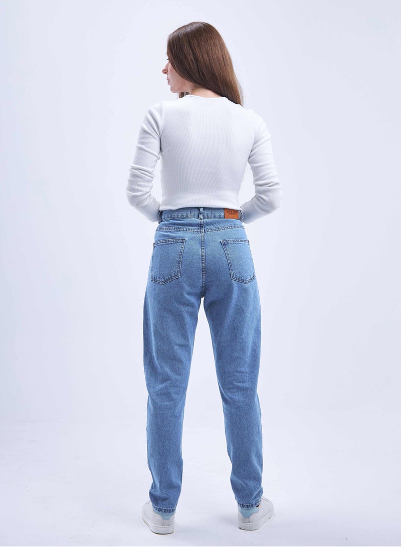 CIZARO High-Waist Light Washed Mom-Fit Jeans. - Image 4