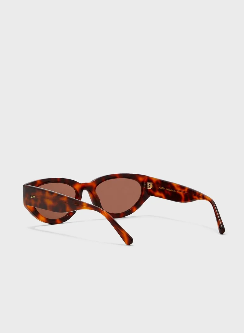 MESSYWEEKEND Audrey Shape Sunglasses