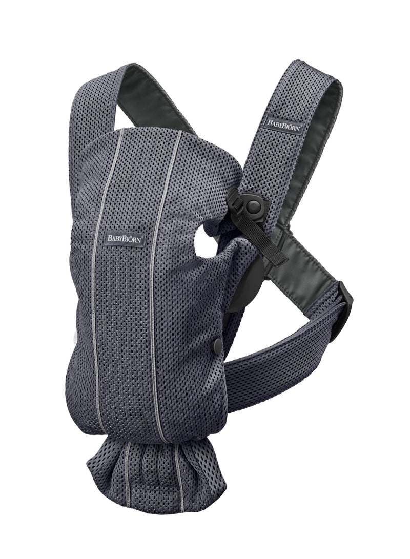 BABYBJORN حاملة أطفال شبكية ثلاثية الأبعاد صغيرة الحجم باللون الفحمي - Image 1